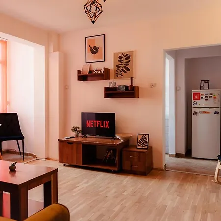 Romanian Athenaeum 1Br Apartment With Amazing View-3